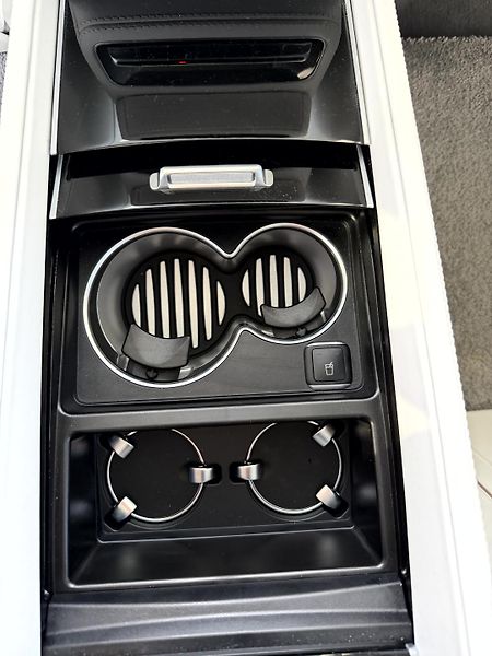 Mercedes-Benz GLS 600 4MATIC Maybach  - fotka 13 z 24