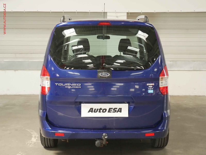 Ford Tourneo Courier (2017) 1.0EB, ČR, AC, TZ - fotka 5 z 17