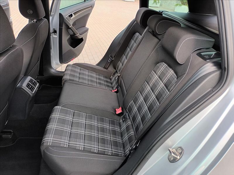 Volkswagen Golf 2,0 TDI,GTD,135KW,NAVI,XENON - fotka 17 z 50