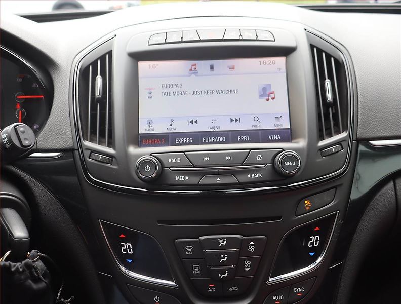 Opel Insignia (2016) 2.0 CDTI, 4X4, Automat - fotka 12 z 20