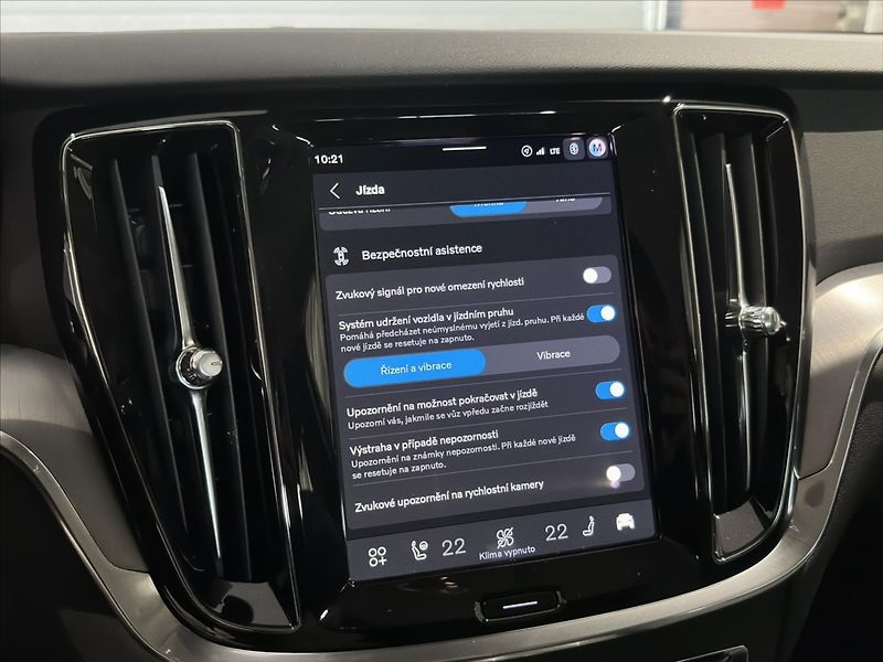 Volvo V60 (2026) 2,0 B4  Core - fotka 28 z 38