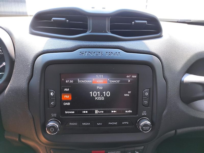 Jeep Renegade 1.4MultiAir, Limited, Tempomat - fotka 18 z 48