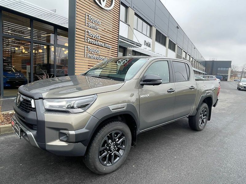 Toyota Hilux 2.8 D-4D automat Invincible - fotka 4 z 28