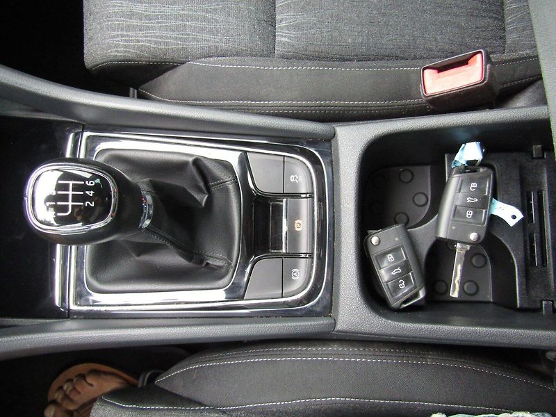 Škoda Karoq (2019) 1.0 TSI 85kW ACC + KAMERA - fotka 35 z 43