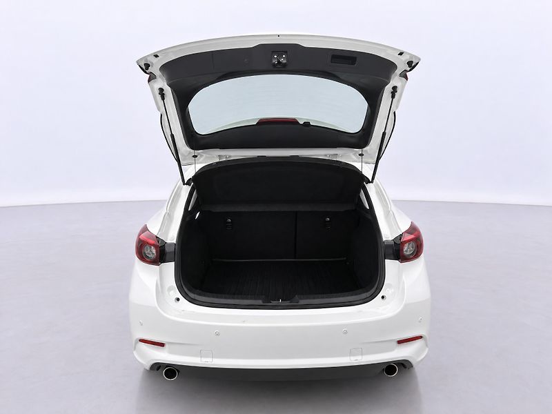 Mazda 3 2,0 Skyactiv-G 88kW Aut. Revol - fotka 9 z 30