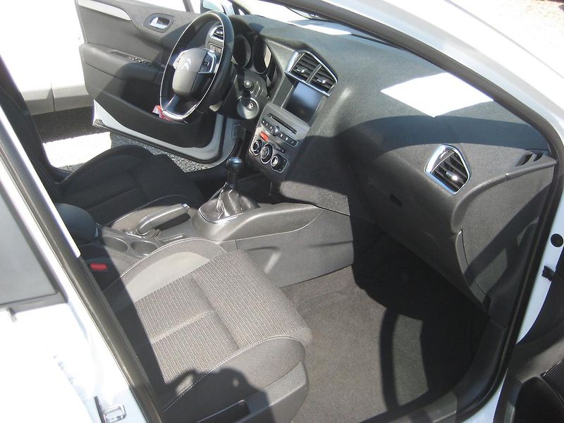 Citroën C4 1.6 HDi NEHAVAROVÁNO-DPH-ČR !! - fotka 21 z 28