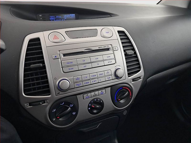 Hyundai i20 (2011) 1.2, jezdí výborně - fotka 12 z 15