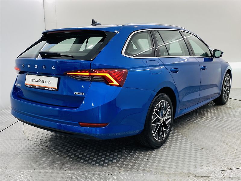Škoda Octavia 1,5 TSI m-HEV 110kW DSG Style - fotka 2 z 25