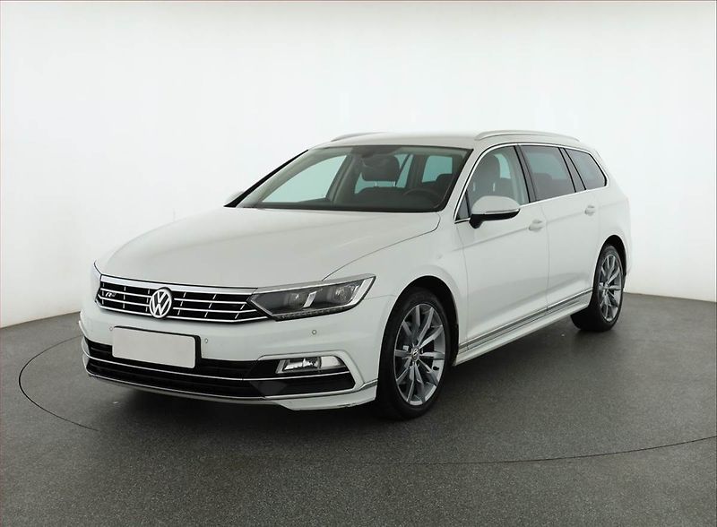 Volkswagen Passat (2018) R-Line 2.0 TDI, Automat - fotka 2 z 18