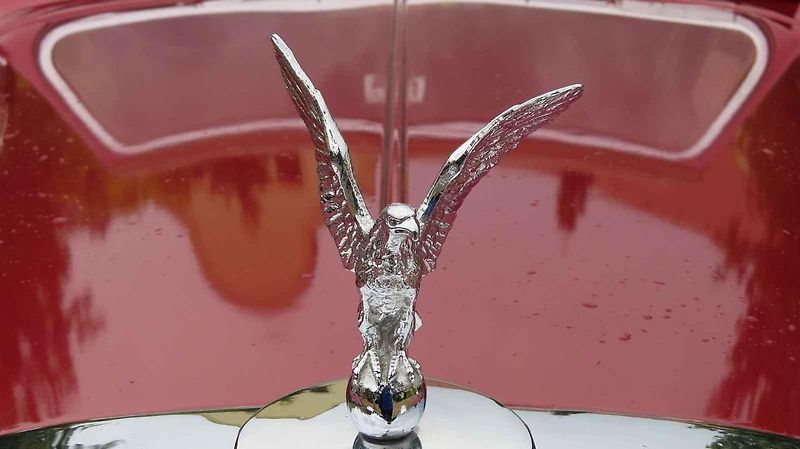 Pálavský Oldtimer přilákal na Břeclavsko desítky elegantnch veteránů.