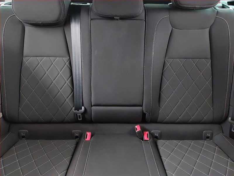 Škoda Karoq (2023) Sportline 1.5 TSI - fotka 8 z 21