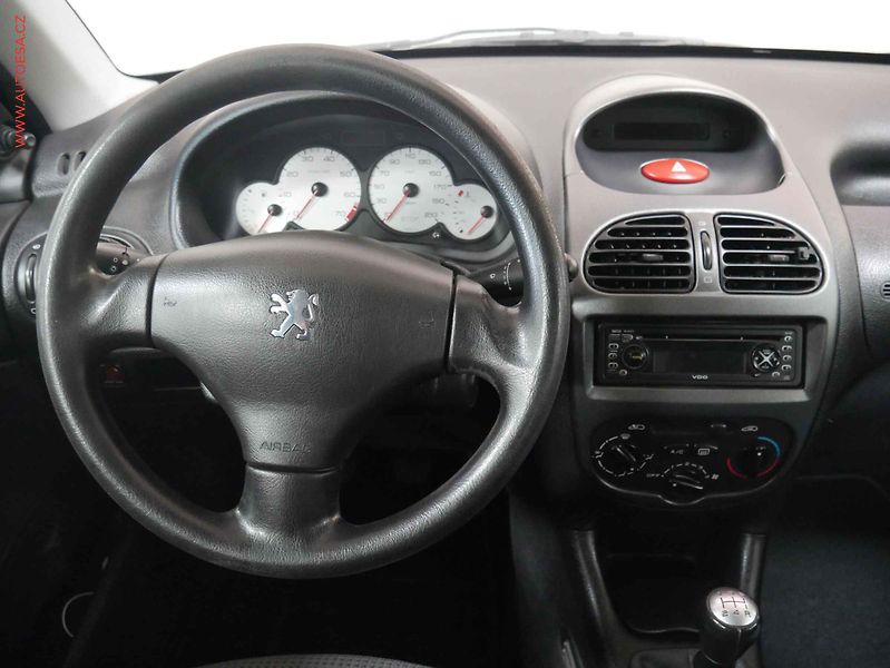 Peugeot 206 (2004) 1.4i, AC, el. výbava - fotka 13 z 17
