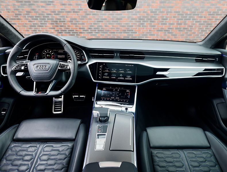 Audi RS 6 (2023) 4.0 TFSI V8 quattro Exclusive - fotka 3 z 49