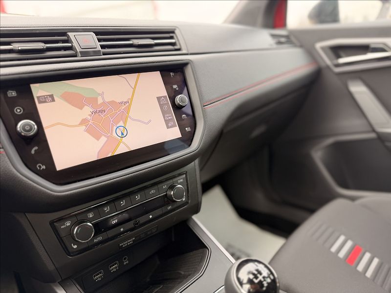 Seat Arona 1,5 FR TSI 110kW NAVI VIRTUAL - fotka 13 z 30