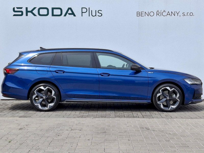 Škoda Superb (2025) Combi iV SportLine DSG 1,5TSi - fotka 12 z 35
