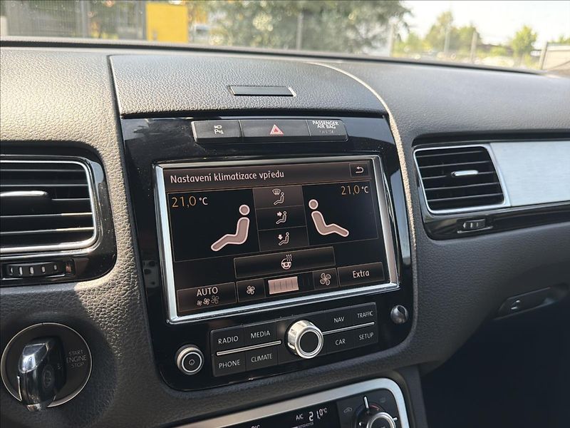 Volkswagen Touareg 3,0 TDi 180 Kw Highline tažné - fotka 26 z 38