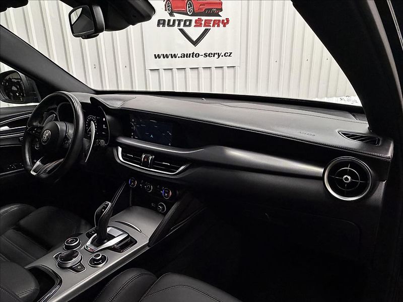 Alfa Romeo Stelvio VELOCE 154kW Q4 PANO H&K R21 - fotka 38 z 42