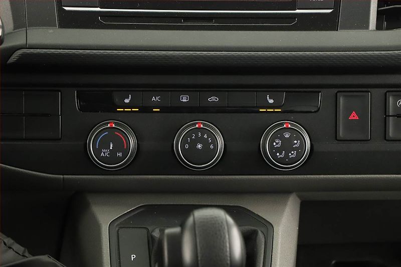Volkswagen Transporter (2021) 2.0 TDI, Bus, 5Míst, ČR, 1Maj - fotka 11 z 17