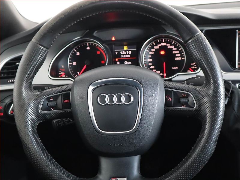 Audi A5 (2011) S-Line 2.0 TDI, 4X4 - fotka 16 z 19