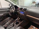 Volkswagen Jetta 1,9   TDI 77KW UNITED 1.MAJ - náhled 19