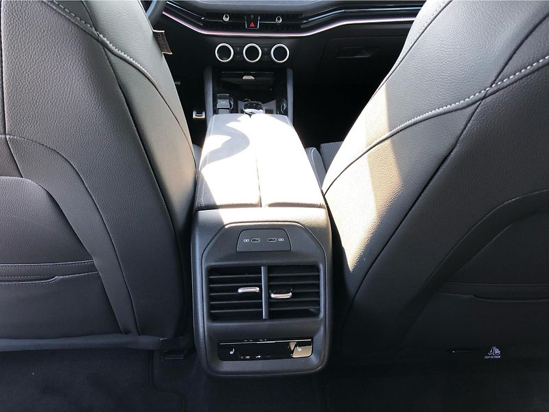 Škoda Superb 1,5 TSI  iV - fotka 23 z 30
