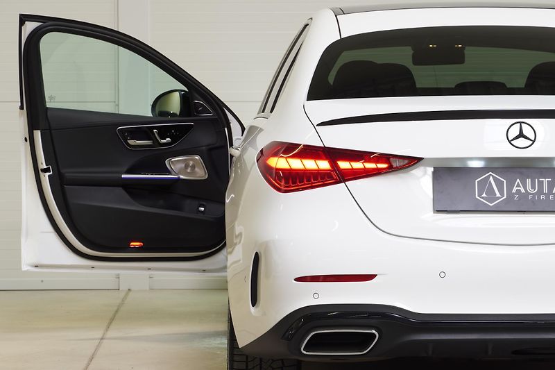 Mercedes-Benz Třídy C C300 4M,HUD,DPH,AMG,PANO,ZÁRUK - fotka 9 z 37
