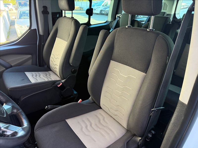 Ford Tourneo Custom 2,2 L2,Titanium, 92kW - fotka 10 z 26