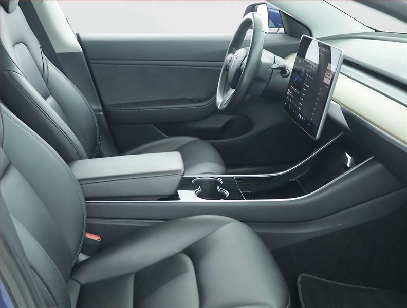 Tesla Model 3 (2019) Long Range 4WD 78kWh, SoH 84% - fotka 9 z 23