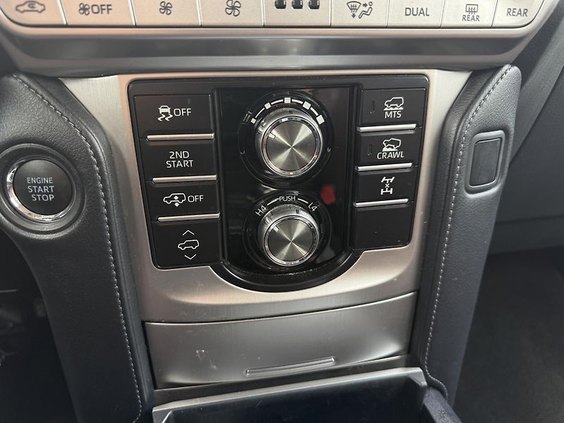 Toyota Land Cruiser 2.8 D-4D AT AWD 130 kW Executi - fotka 22 z 28