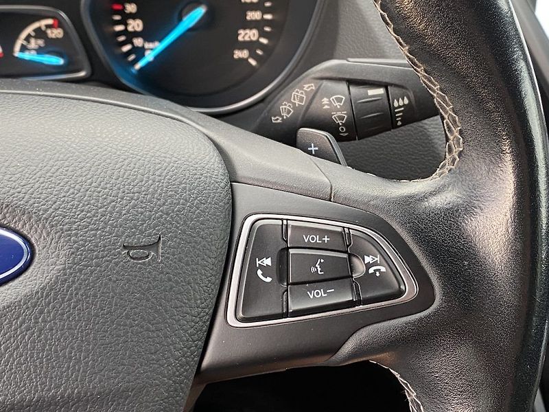 Ford Kuga 2.0TDCi, ČR, ST Line, 4x4 - fotka 17 z 28