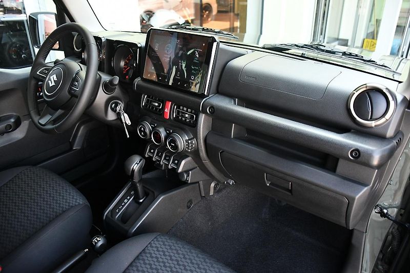 Suzuki Jimny 1,5 GLX AUTOMAT, 4X4 LONG - fotka 18 z 39