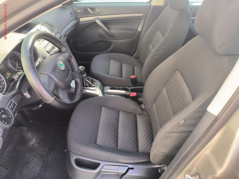 Škoda Octavia (2012) 2.0 TDi, ČR, AC - fotka 9 z 15