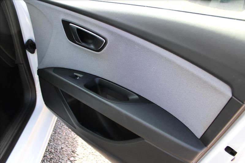 Seat Leon 1,6 TDi ST 85kW STYLE,serviska - fotka 24 z 42