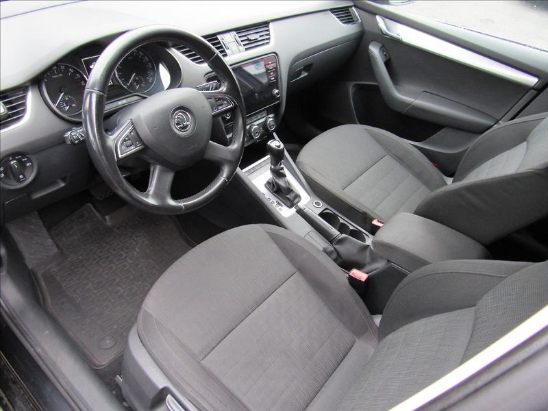 Škoda Octavia 2,0 TDI 110kW DSG Combi - fotka 9 z 31
