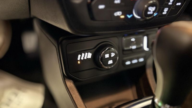 Jeep Renegade (2020) 1.3 T4 PHEV,4x4,50km dojezd - fotka 29 z 59