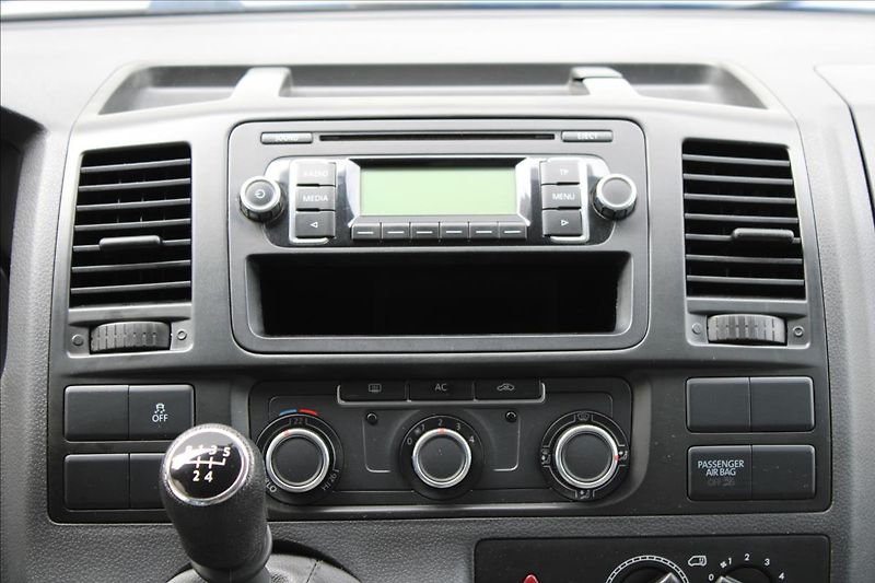 Volkswagen Transporter 2.0 TDI / 9Míst / 140PS / Tažn - fotka 22 z 34