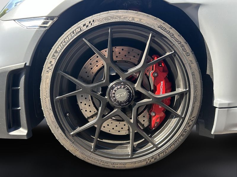 Porsche Cayman 718 GT4 RS - fotka 12 z 30