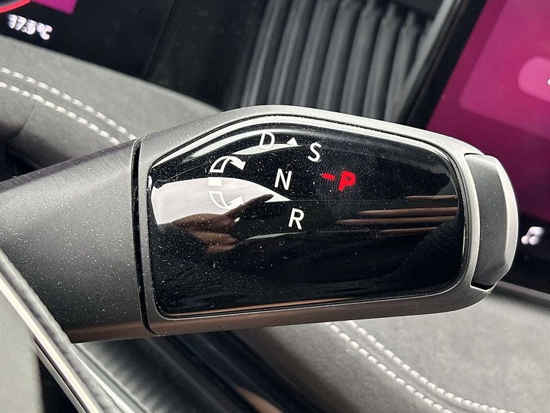 Škoda Superb (2025) Combi 1.5 TSI iV DSG Sportline - fotka 16 z 32