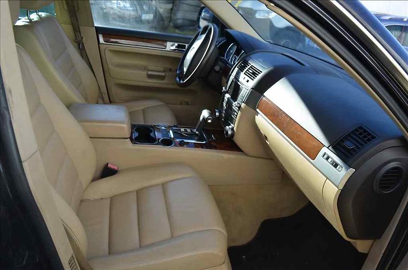 Volkswagen Touareg (2007) 2,5 TDI RS AT - fotka 22 z 23