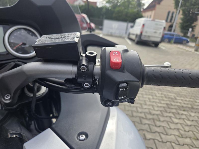 Triumph Trophy 1200 (2012) SE  - fotka 11 z 14