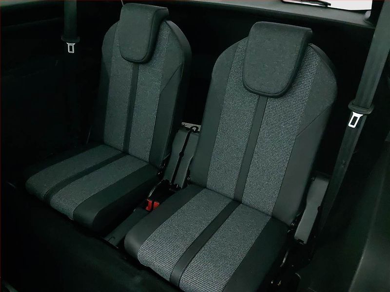 Peugeot 5008 (2018) 1.5 BlueHDi, 7 míst, Kůže - fotka 16 z 22