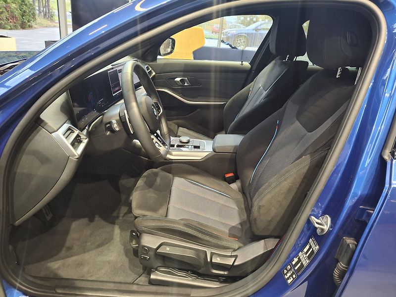 BMW Řada 3 320d xDrive Touring M-Sport - fotka 8 z 29