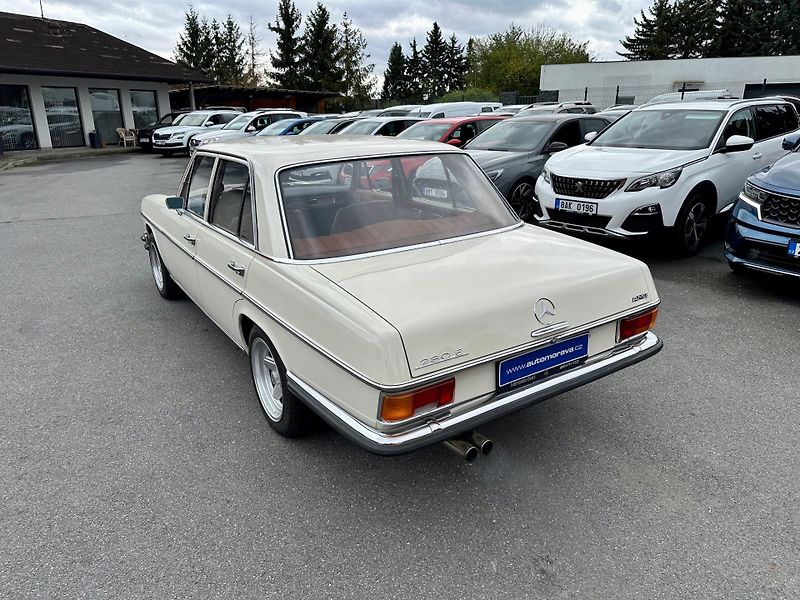Mercedes-Benz 115 (1973) 114 280E AMG - fotka 8 z 28