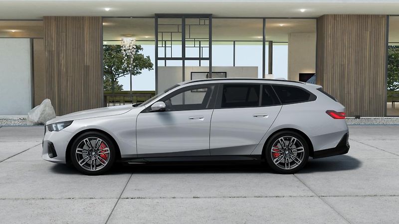 BMW Řada 5 540d xDrive Touring - fotka 5 z 14