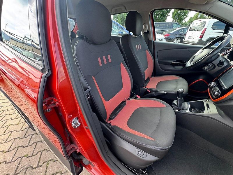 Renault Captur (2016) 0,9 TCE 66 KW ROZVODY USB NAV - fotka 37 z 42