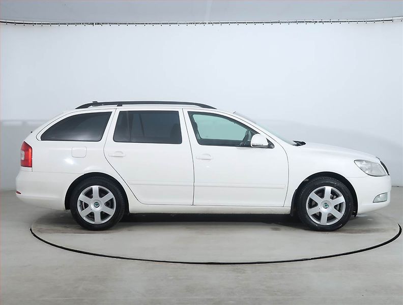 Škoda Octavia (2010) 2.0 TDI, nová STK, v provozu - fotka 6 z 20