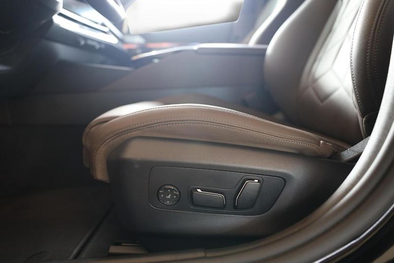 BMW Řada 5 540d xDrive Touring - fotka 25 z 29