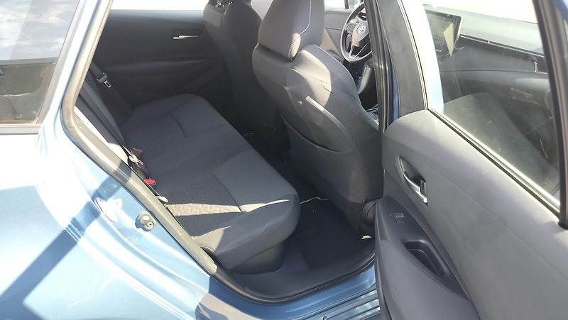 Toyota Corolla 2.0 hybrid, business, navigace - fotka 22 z 29