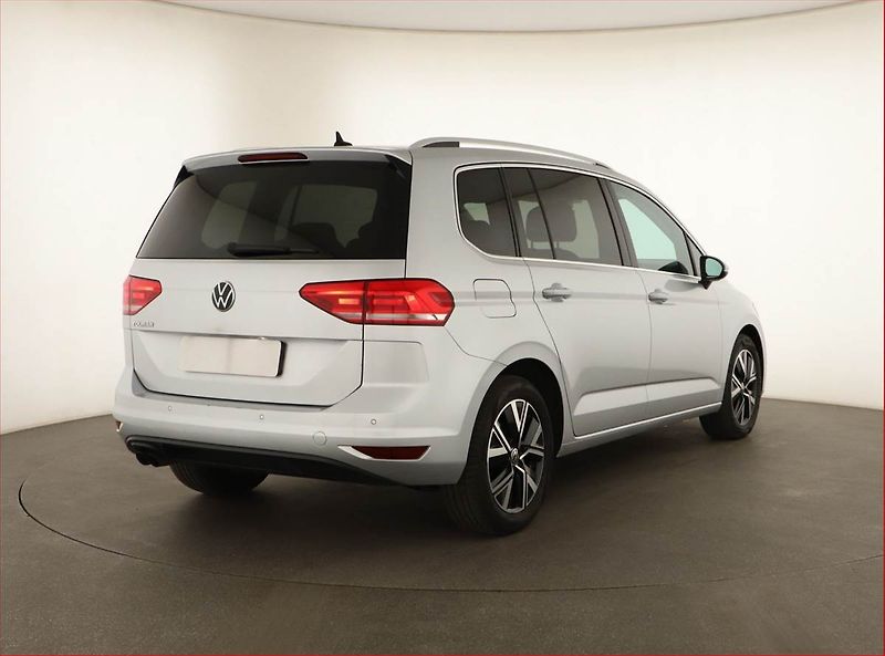 Volkswagen Touran (2020) Highline 2.0 TDI - fotka 5 z 21