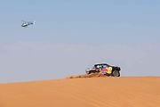 Účastníci Rallye Dakar zdolávají obrovské duny